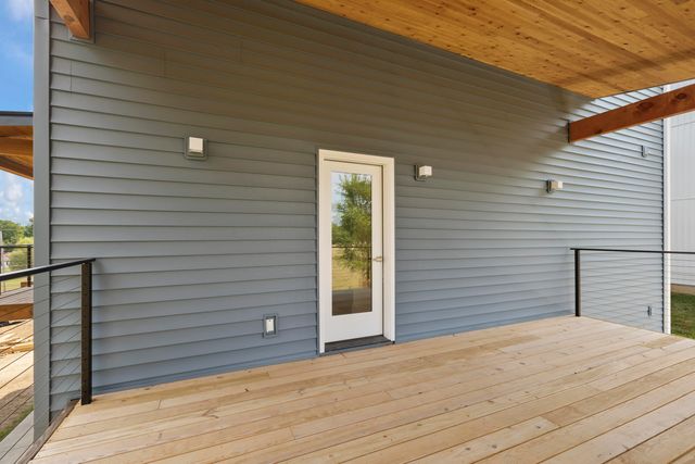 2807 S 14th Avenue, Ozark, MO 65721