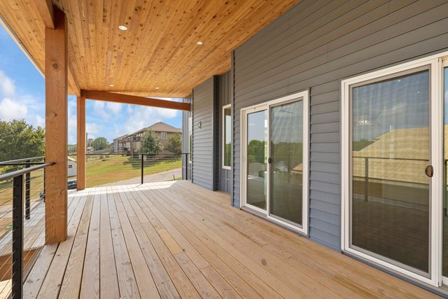 2807 S 14th Avenue, Ozark, MO 65721