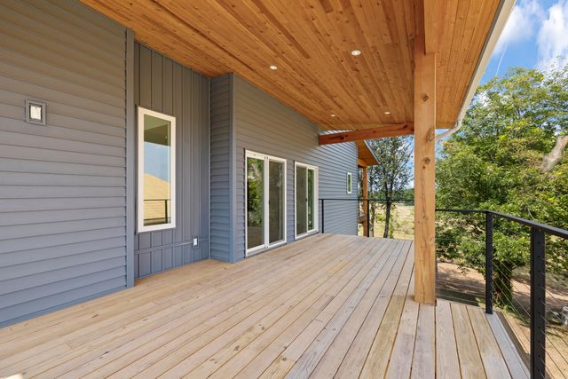 2807 S 14th Avenue, Ozark, MO 65721