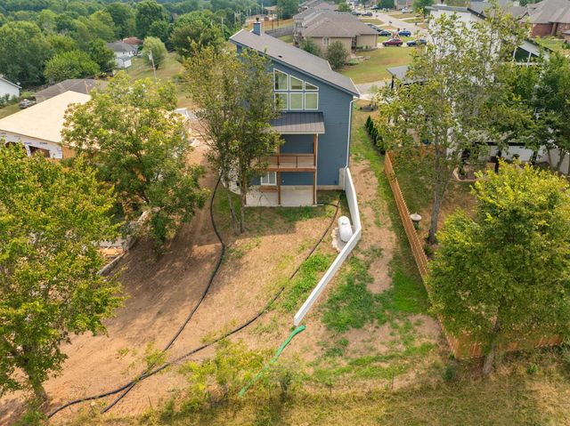 2807 S 14th Avenue, Ozark, MO 65721