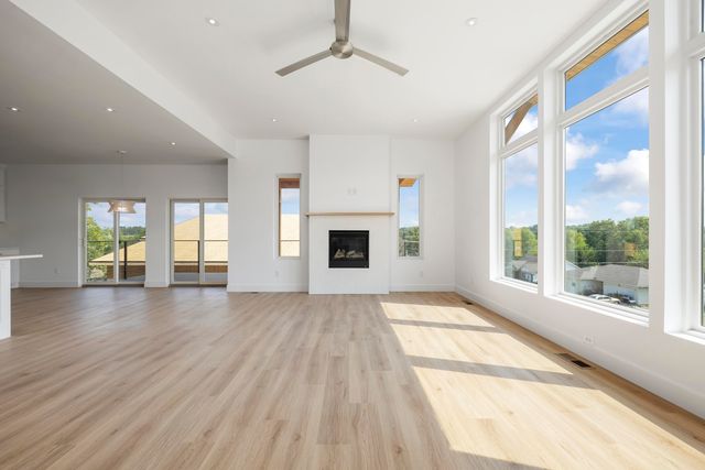 2807 S 14th Avenue, Ozark, MO 65721