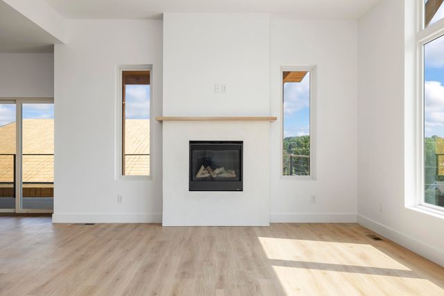 2807 S 14th Avenue, Ozark, MO 65721