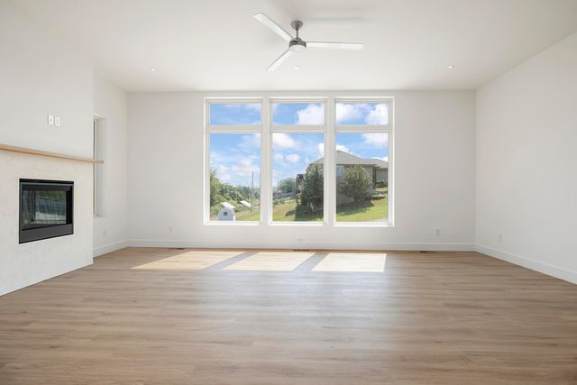 2807 S 14th Avenue, Ozark, MO 65721