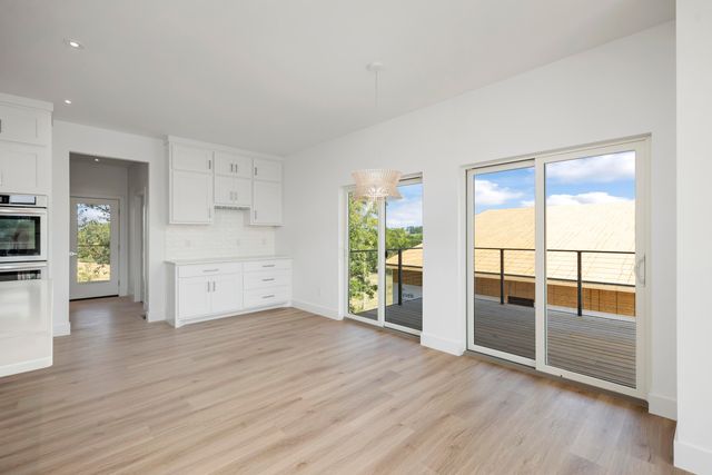 2807 S 14th Avenue, Ozark, MO 65721