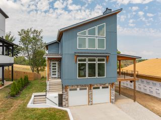 2807 S 14th Avenue, Ozark, MO 65721