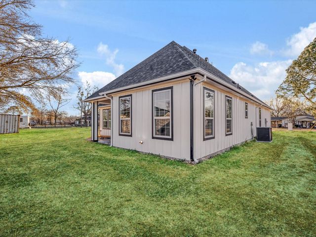 123 Cedar Bend Drive, Trinidad, TX 75163