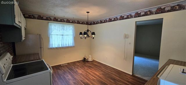 2126 S Karle Avenue, Westland, MI 48186