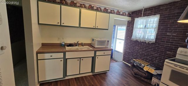 2126 S Karle Avenue, Westland, MI 48186