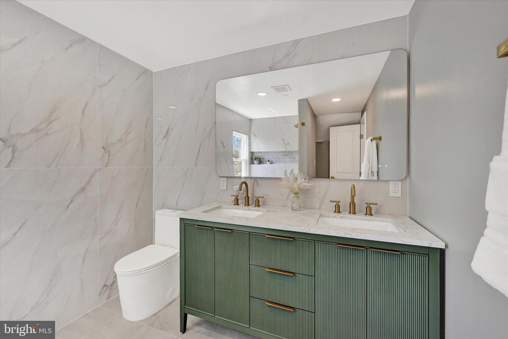 Image 18 of property listing at 732 S BEECHFIELD AVE, Baltimore, MD 21229