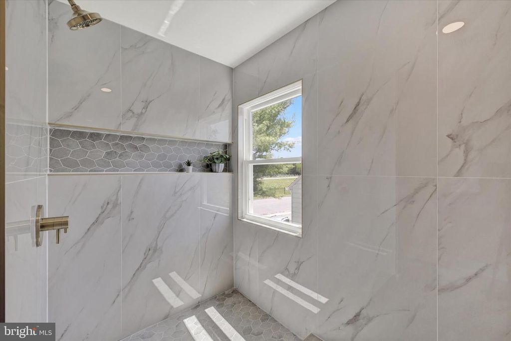 Image 19 of property listing at 732 S BEECHFIELD AVE, Baltimore, MD 21229