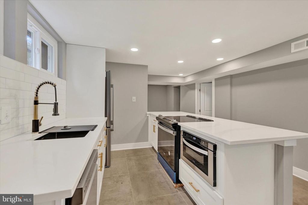 Image 21 of property listing at 732 S BEECHFIELD AVE, Baltimore, MD 21229
