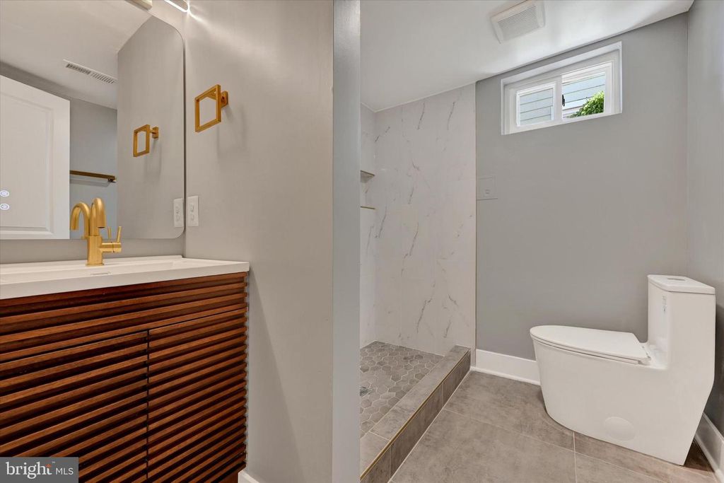 Image 23 of property listing at 732 S BEECHFIELD AVE, Baltimore, MD 21229