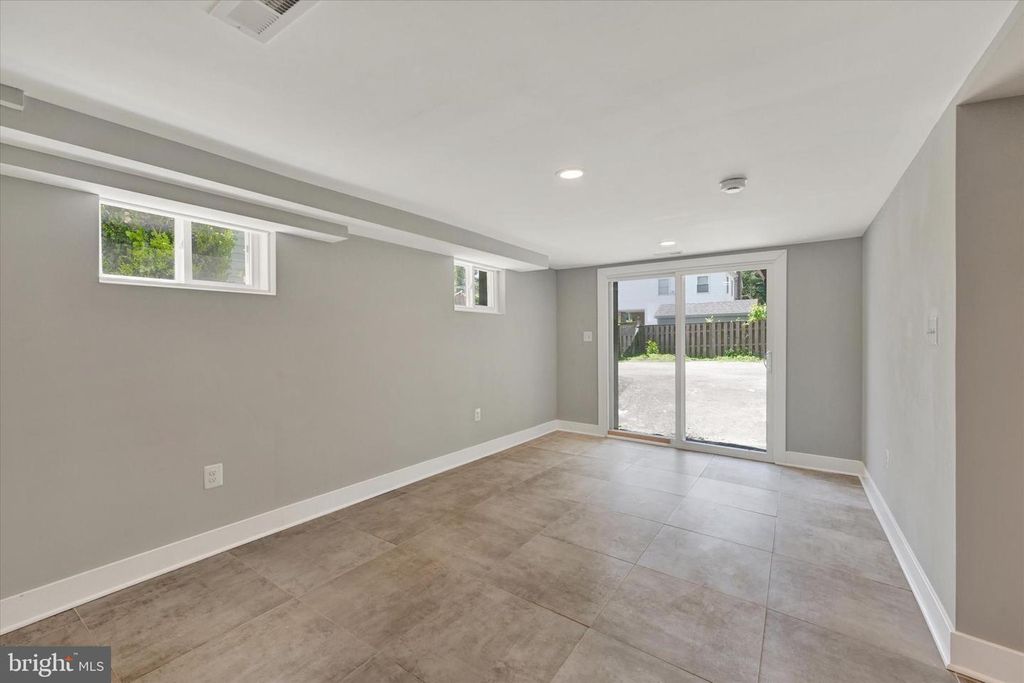 Image 25 of property listing at 732 S BEECHFIELD AVE, Baltimore, MD 21229