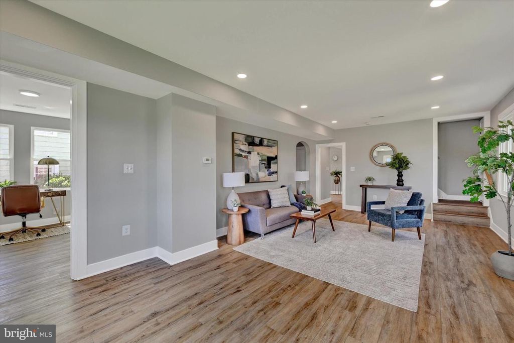 Image 6 of property listing at 732 S BEECHFIELD AVE, Baltimore, MD 21229