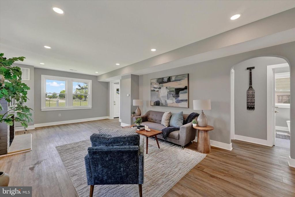 Image 7 of property listing at 732 S BEECHFIELD AVE, Baltimore, MD 21229
