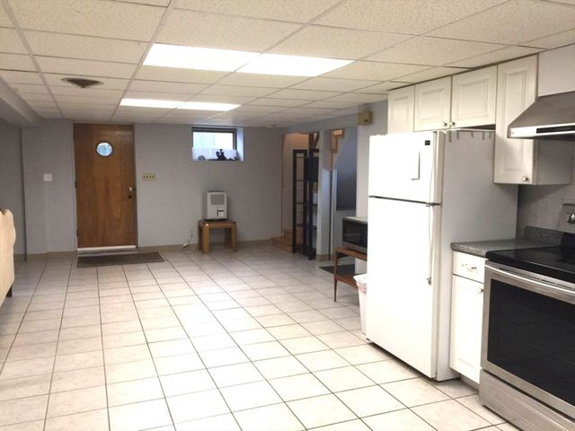 11 Walnut Hill Rd 1, Newton, MA 02459