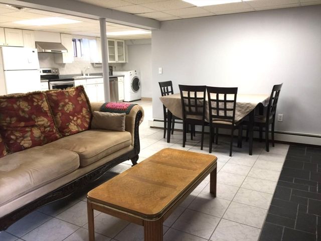 11 Walnut Hill Rd 1, Newton, MA 02459