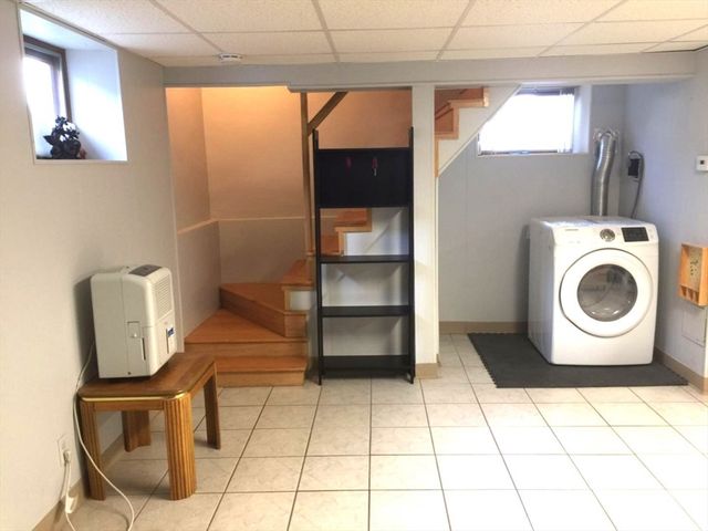 11 Walnut Hill Rd 1, Newton, MA 02459