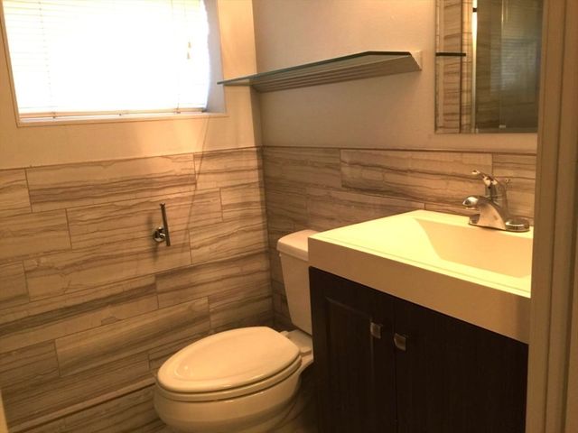 11 Walnut Hill Rd 1, Newton, MA 02459