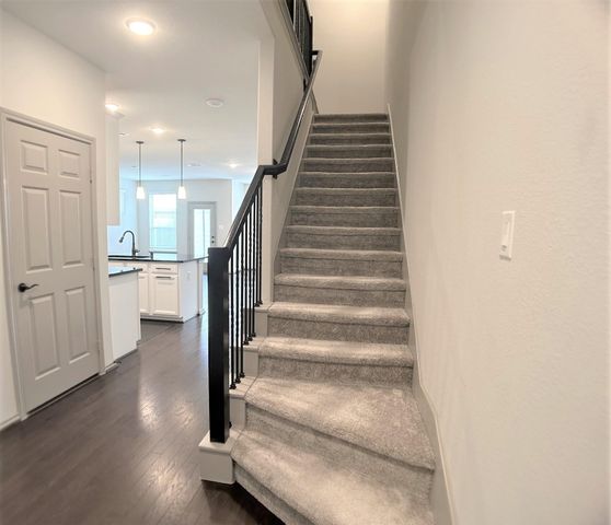 8656 Hollyoaks Creek Lane, Houston, TX 77063