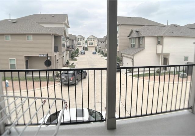 8656 Hollyoaks Creek Lane, Houston, TX 77063