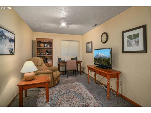 1522 CORUM Ct, Salem, OR 97304