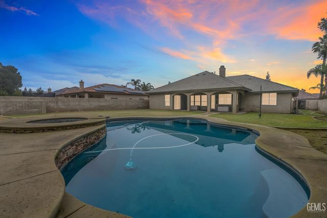 405 Copinsay Court, Bakersfield, CA 93312