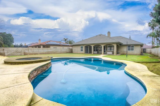 405 Copinsay Court, Bakersfield, CA 93312