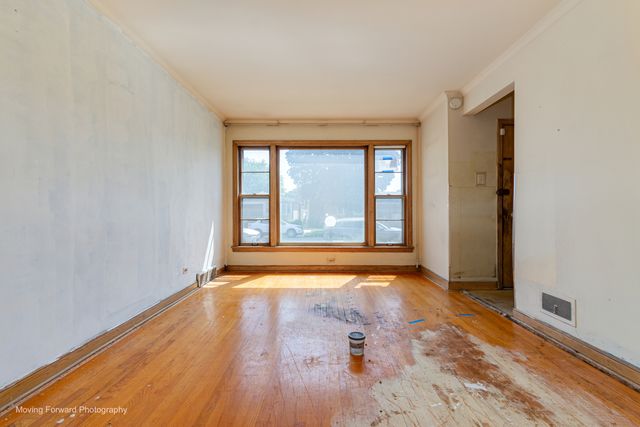 9040 S Oglesby Avenue, Chicago, IL 60617