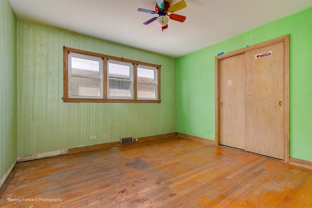 9040 S Oglesby Avenue, Chicago, IL 60617