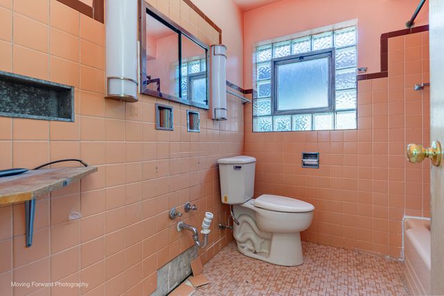 9040 S Oglesby Avenue, Chicago, IL 60617