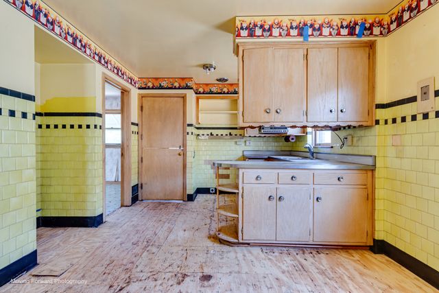 9040 S Oglesby Avenue, Chicago, IL 60617
