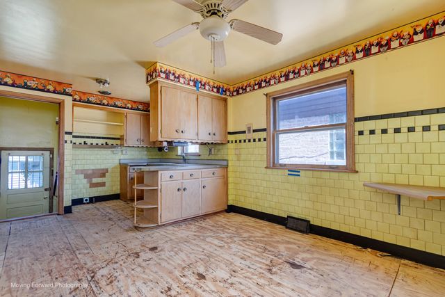 9040 S Oglesby Avenue, Chicago, IL 60617