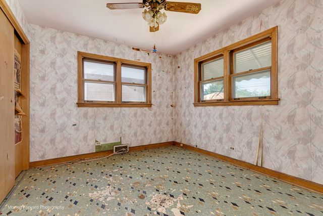 9040 S Oglesby Avenue, Chicago, IL 60617