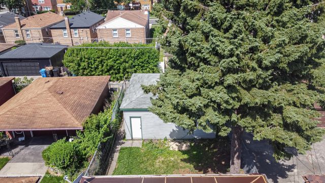 9040 S Oglesby Avenue, Chicago, IL 60617