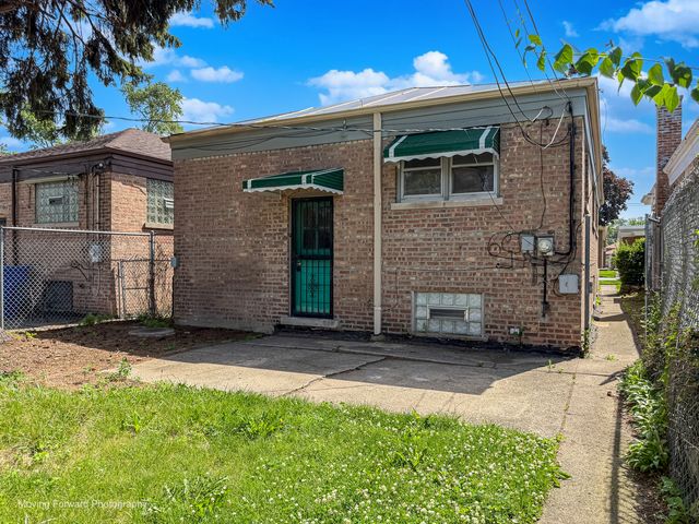 9040 S Oglesby Avenue, Chicago, IL 60617