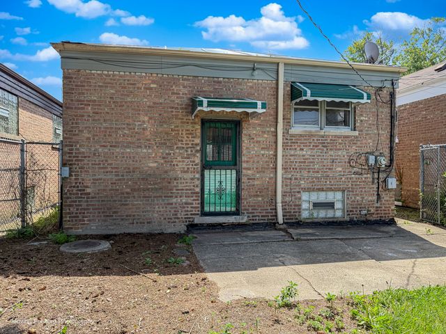 9040 S Oglesby Avenue, Chicago, IL 60617