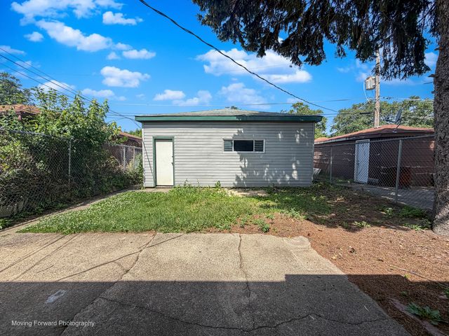 9040 S Oglesby Avenue, Chicago, IL 60617