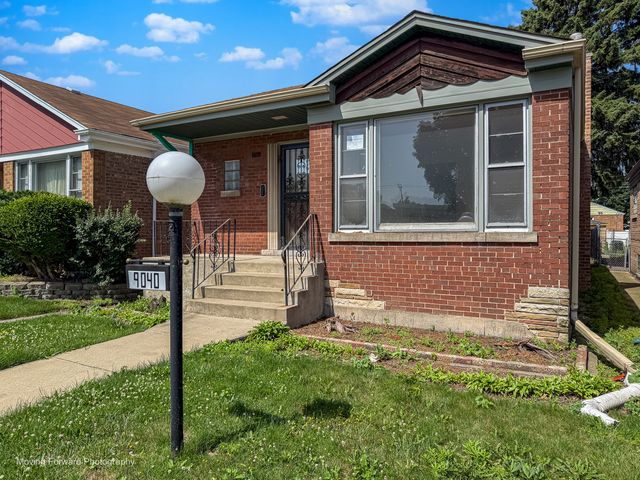 9040 S Oglesby Avenue, Chicago, IL 60617
