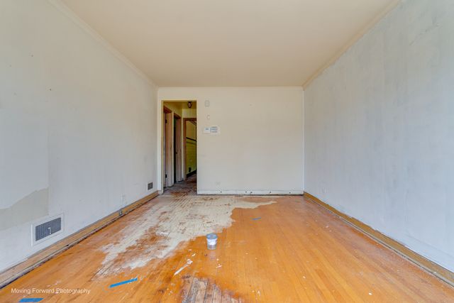 9040 S Oglesby Avenue, Chicago, IL 60617