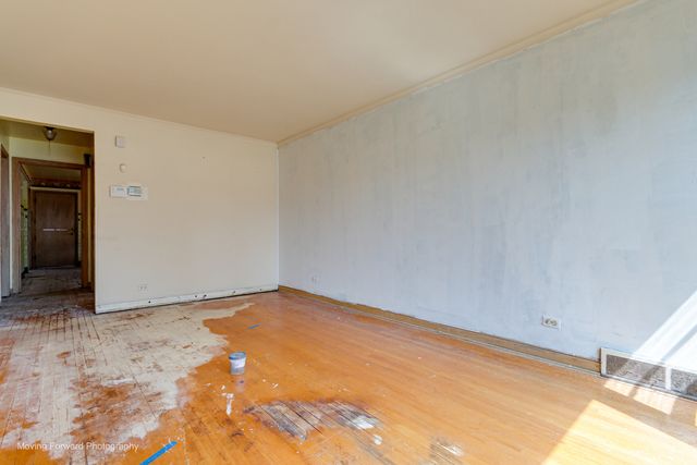 9040 S Oglesby Avenue, Chicago, IL 60617