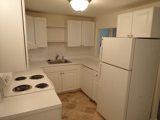 51 Jacqueline Road 3, Waltham, MA 02452