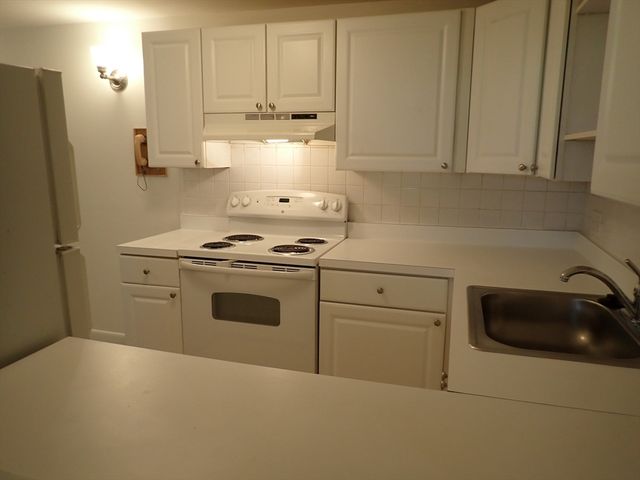 51 Jacqueline Road 3, Waltham, MA 02452