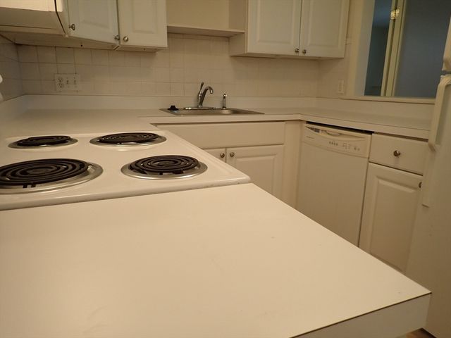 51 Jacqueline Road 3, Waltham, MA 02452