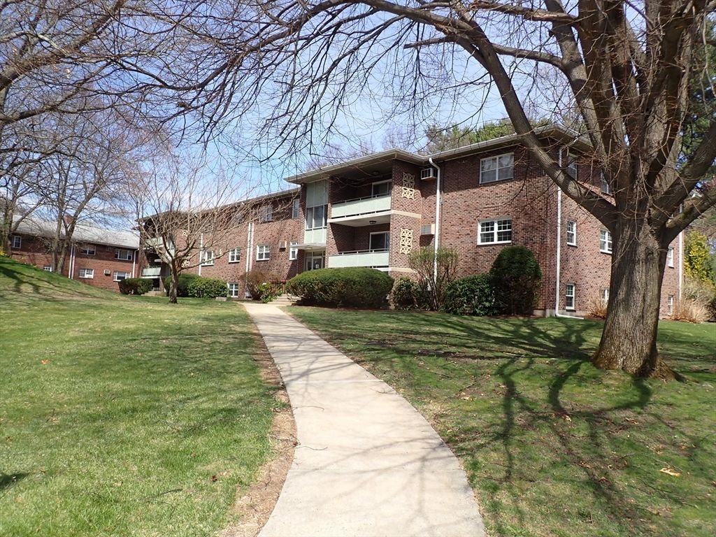 51 Jacqueline Road 3, Waltham, MA 02452