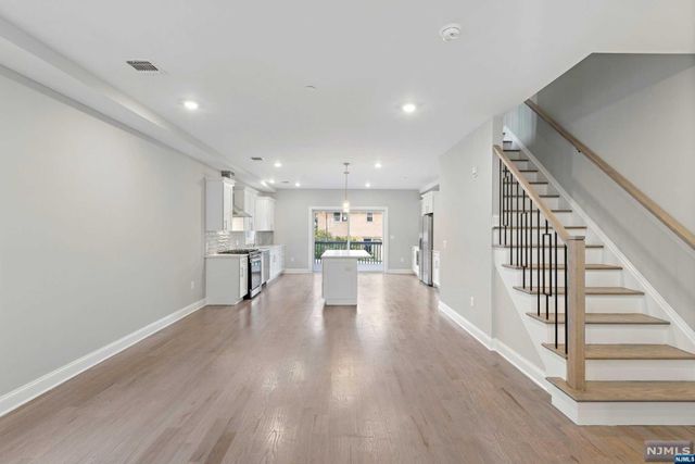 59 Lincoln Avenue, Cliffside Park, NJ 07010