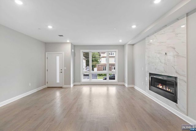 59 Lincoln Avenue, Cliffside Park, NJ 07010