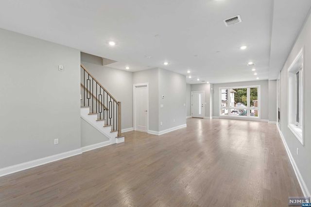 59 Lincoln Avenue, Cliffside Park, NJ 07010