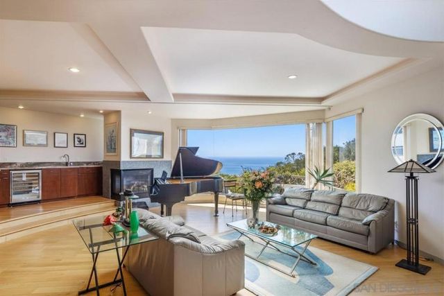 2247 El Amigo Rd, Del Mar, CA 92014