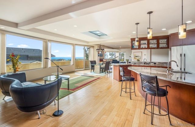 2247 El Amigo Rd, Del Mar, CA 92014